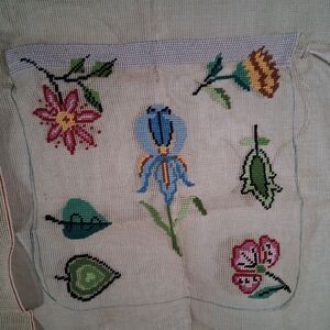 2 VTG Floral Wool Needlepoint Pre-Worked Canvas Hiawatha 25x25 canvas + yarn